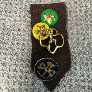 4 Pins - 1986 Vintage Girl Scouts of America Pins w/ Brownie